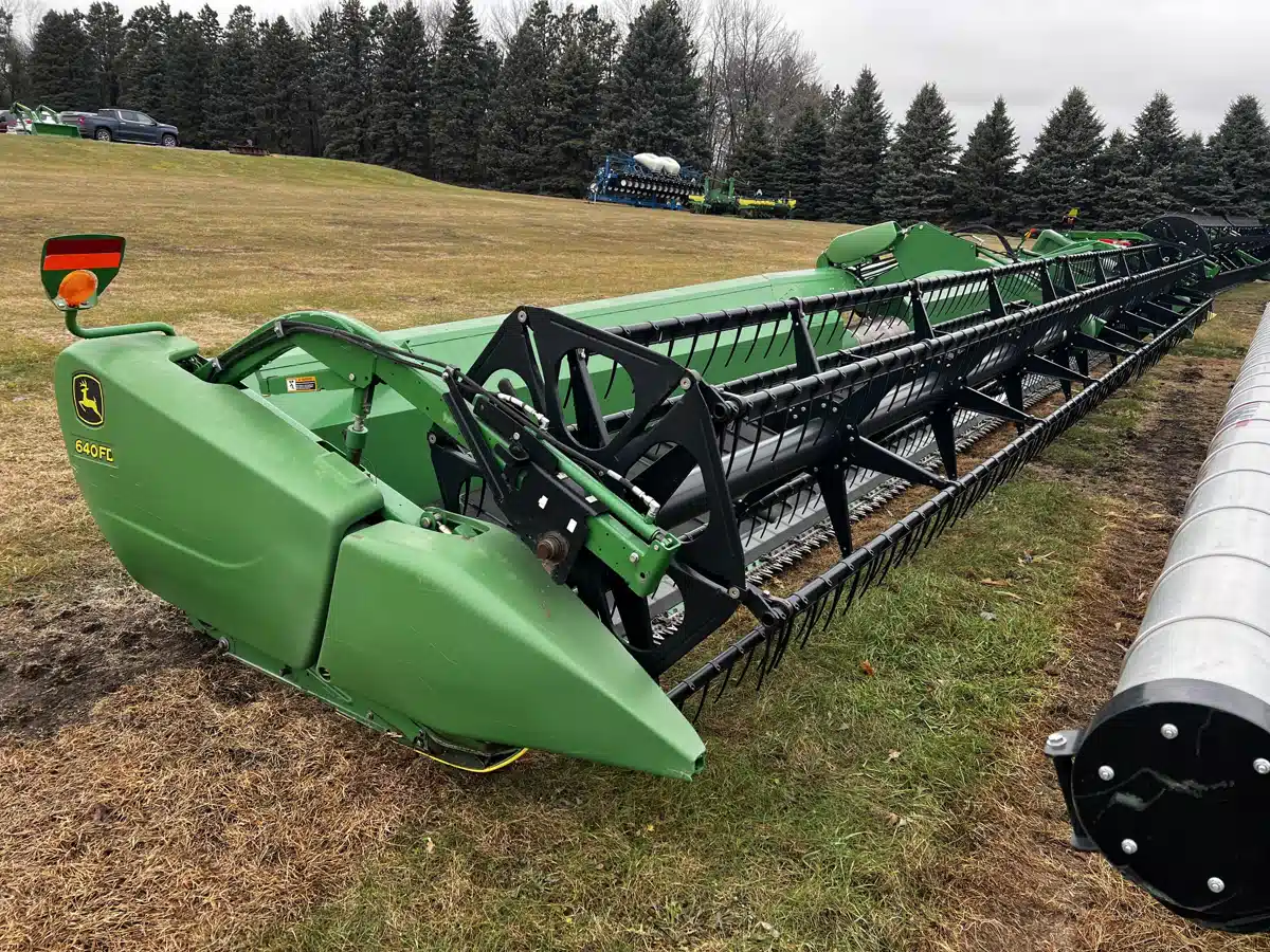 Gallery image 1 for 2012 John Deere 640FD Header - Draper