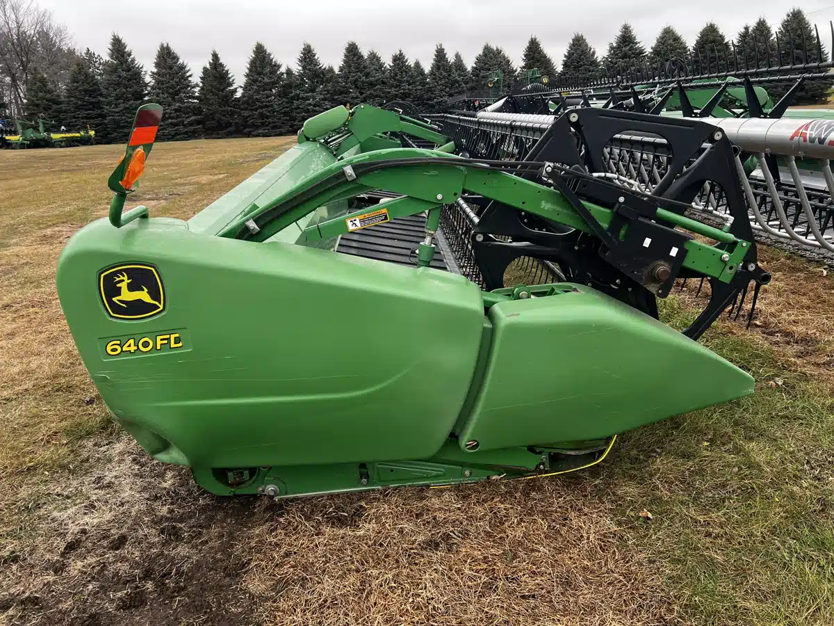 Gallery image 2 for 2012 John Deere 640FD Header - Draper