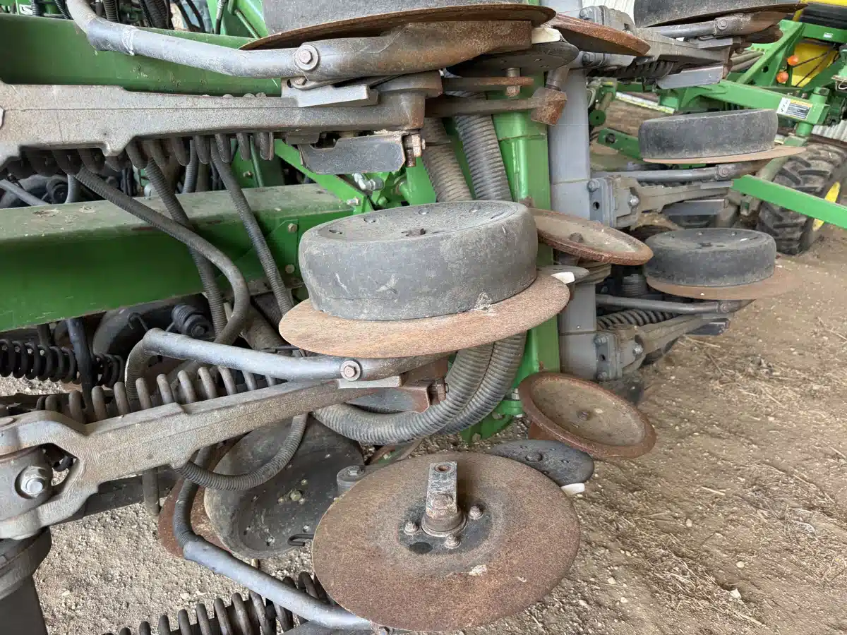 Gallery image 2 for Used 2010 John Deere 1890 Air Drill