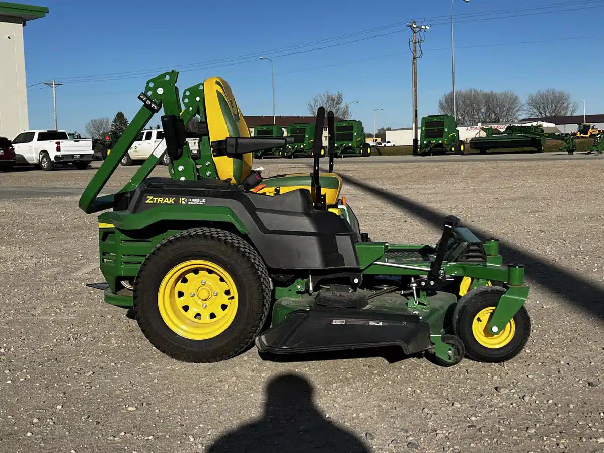 Gallery image 2 for Used 2025 John Deere Z530R Mower - Zero Turn