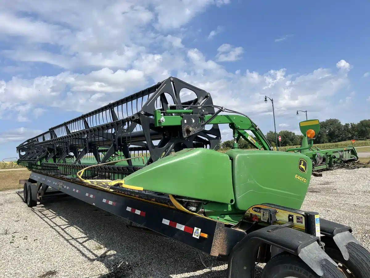 Used 2013 John Deere 640FD Header - Draper