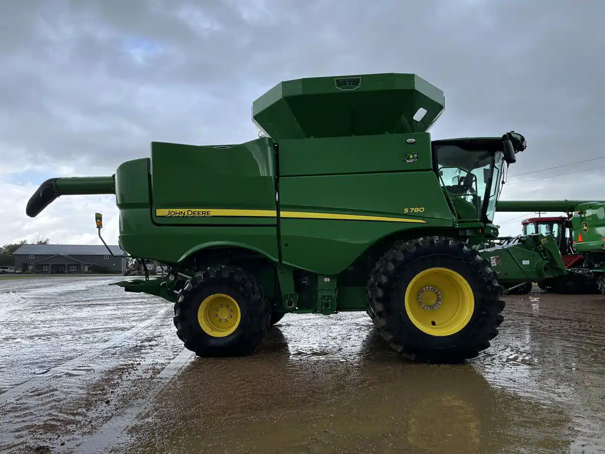 Gallery image 2 for Used 2022 John Deere S780 Combine