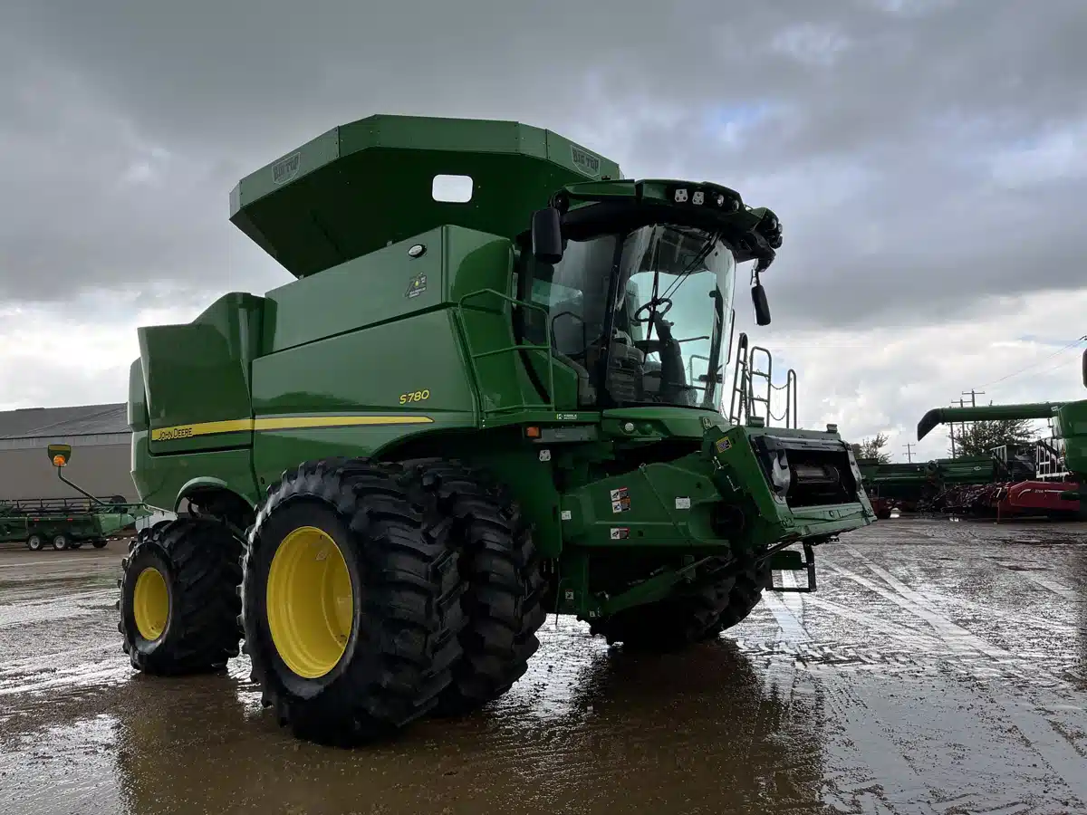 Used 2022 John Deere S780 Combine