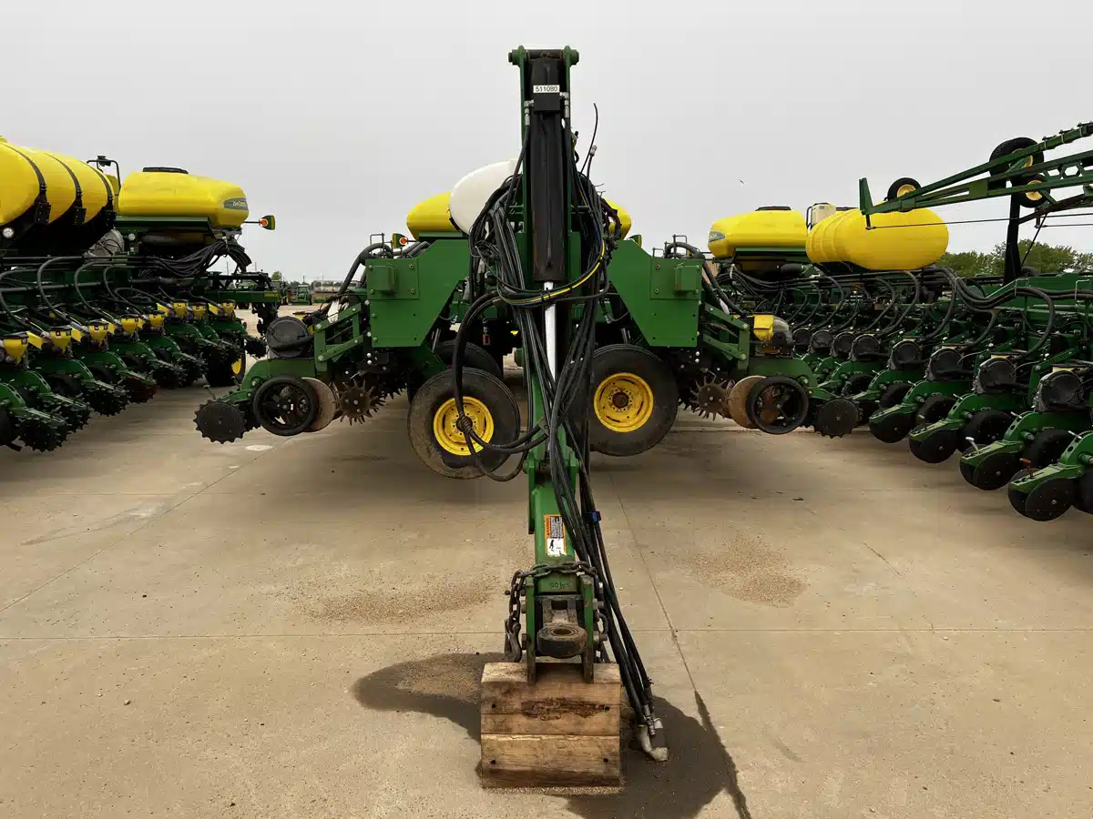Gallery image 2 for Used 2008 John Deere DB66 Planter