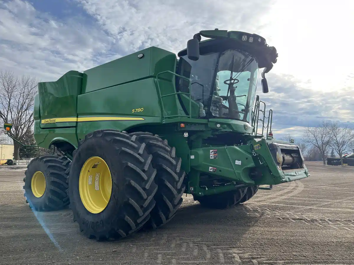 2023 John Deere S780 Combine