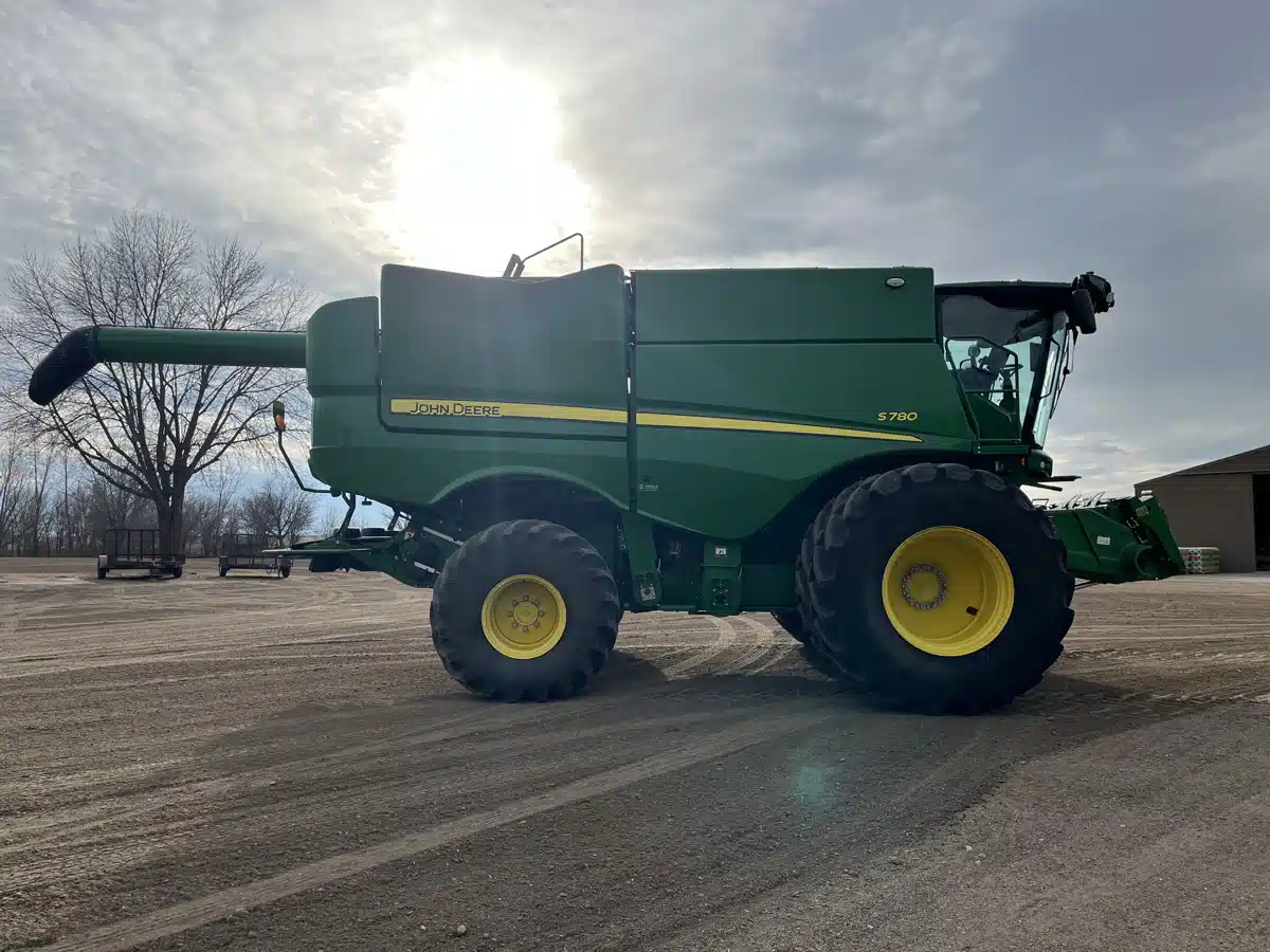 Gallery image 2 for 2023 John Deere S780 Combine