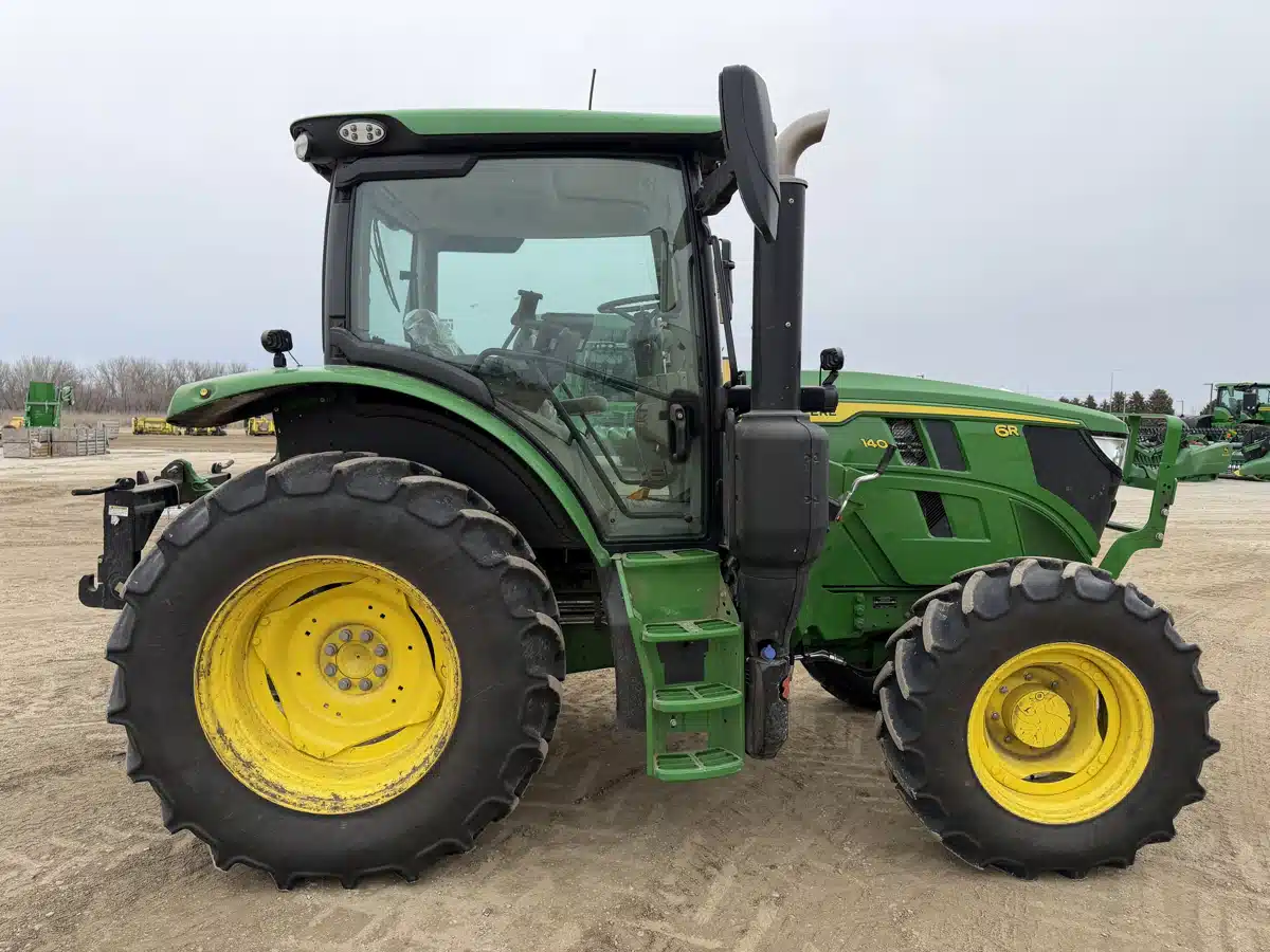 Photo de la Galerie 2 pour 2025 John Deere 6R 140 Tracteur