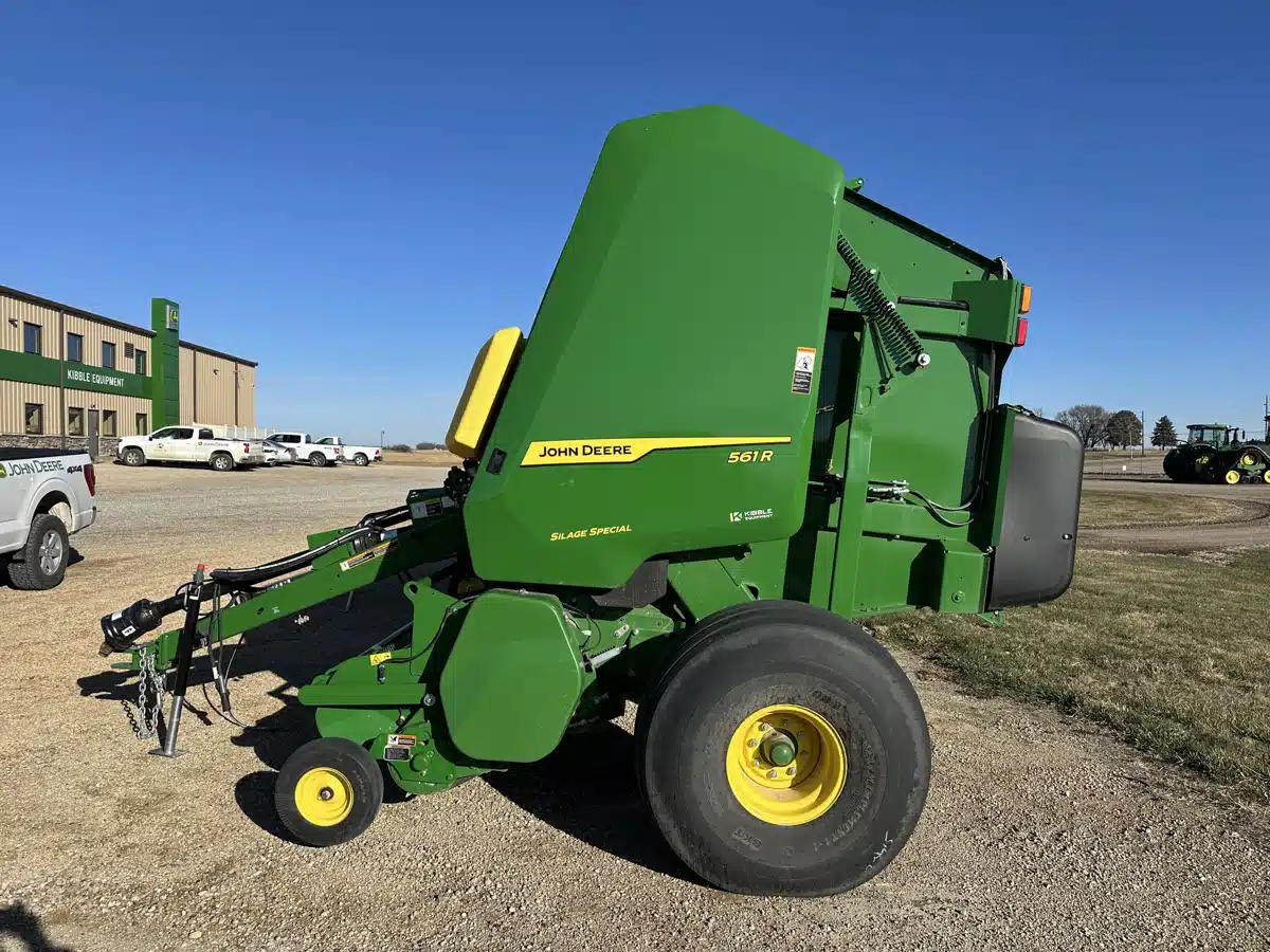 Gallery image 2 for 2024 John Deere 561R Round Baler