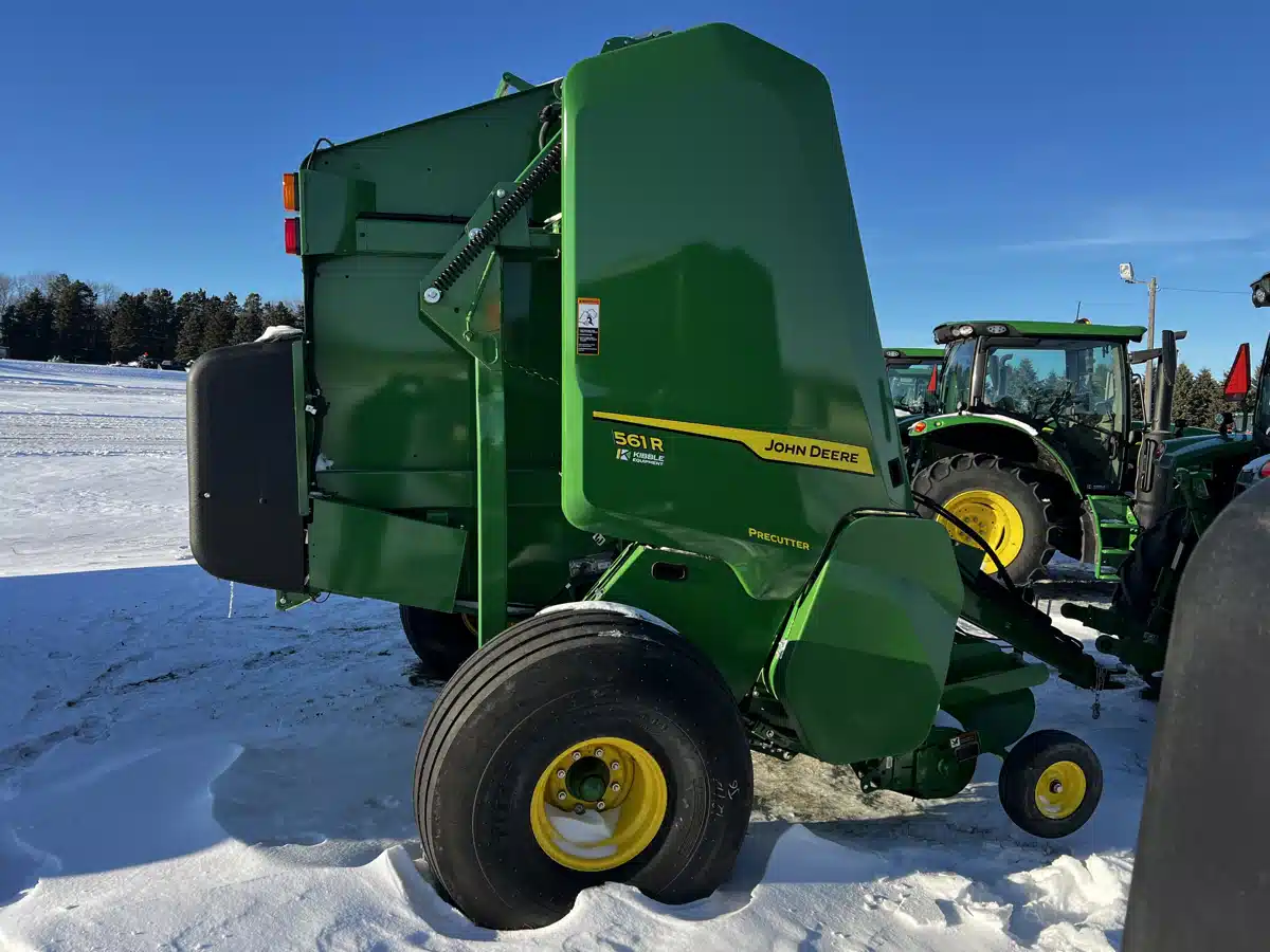 Gallery image 2 for 2024 John Deere 561R Round Baler