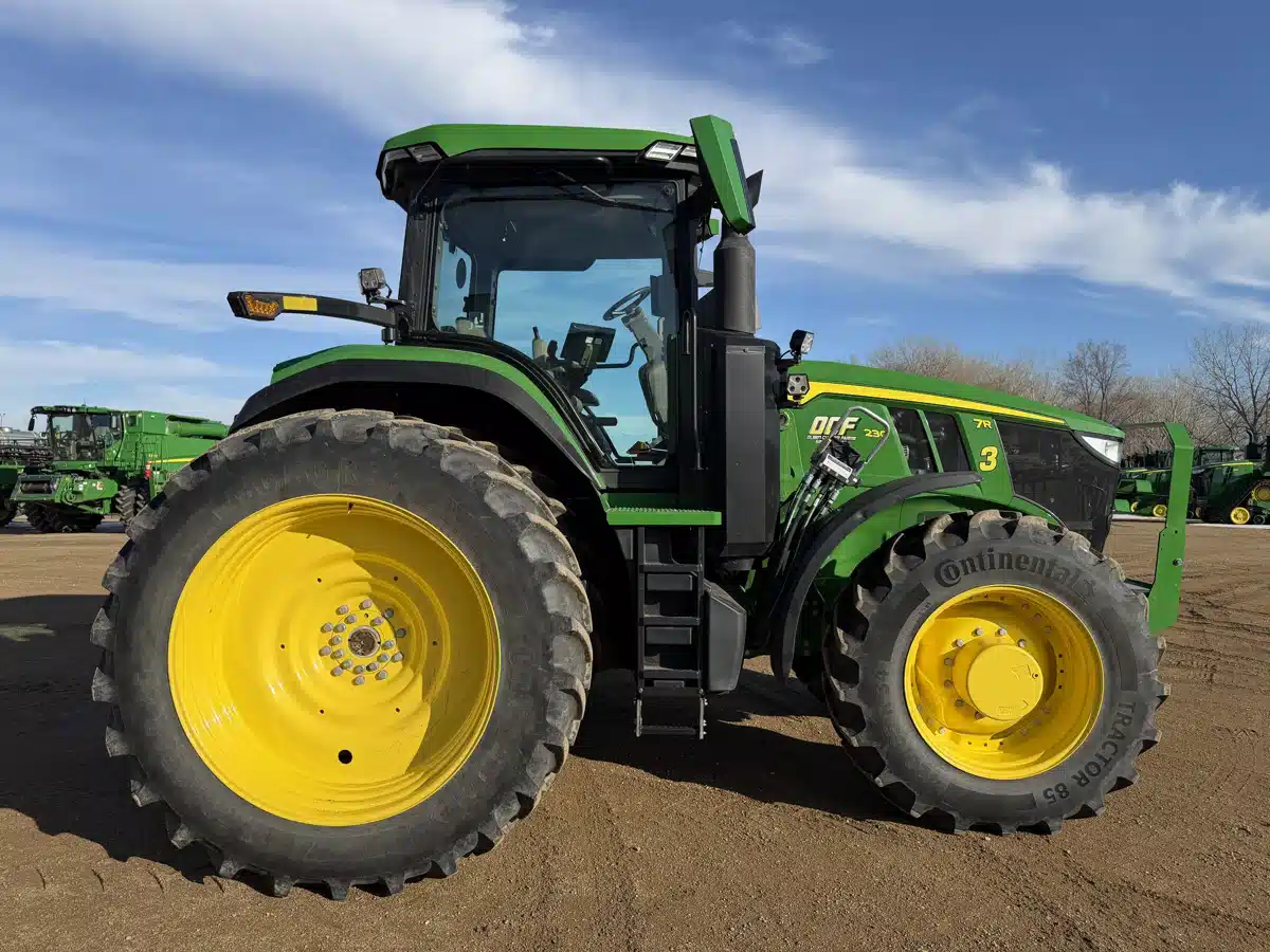 Gallery image 2 for 2024 John Deere 7R 230 Tractor