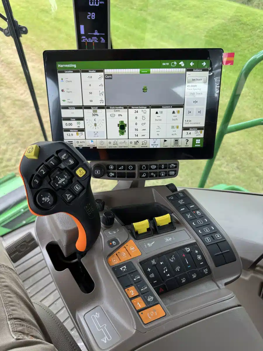 Gallery image 2 for 2024 John Deere S780 Combine