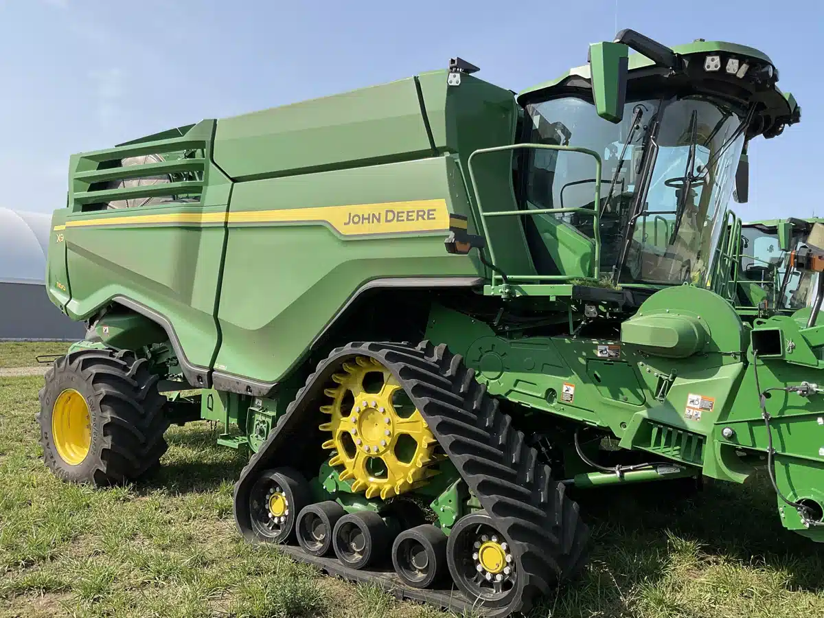 Gallery image 1 for 2024 John Deere X9 1100 Combine