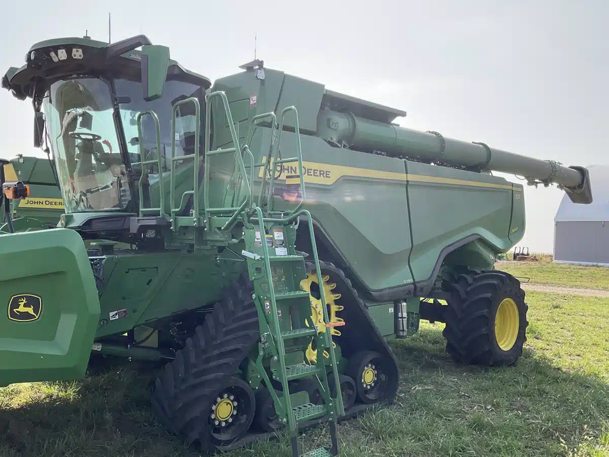 Gallery image 2 for 2024 John Deere X9 1100 Combine