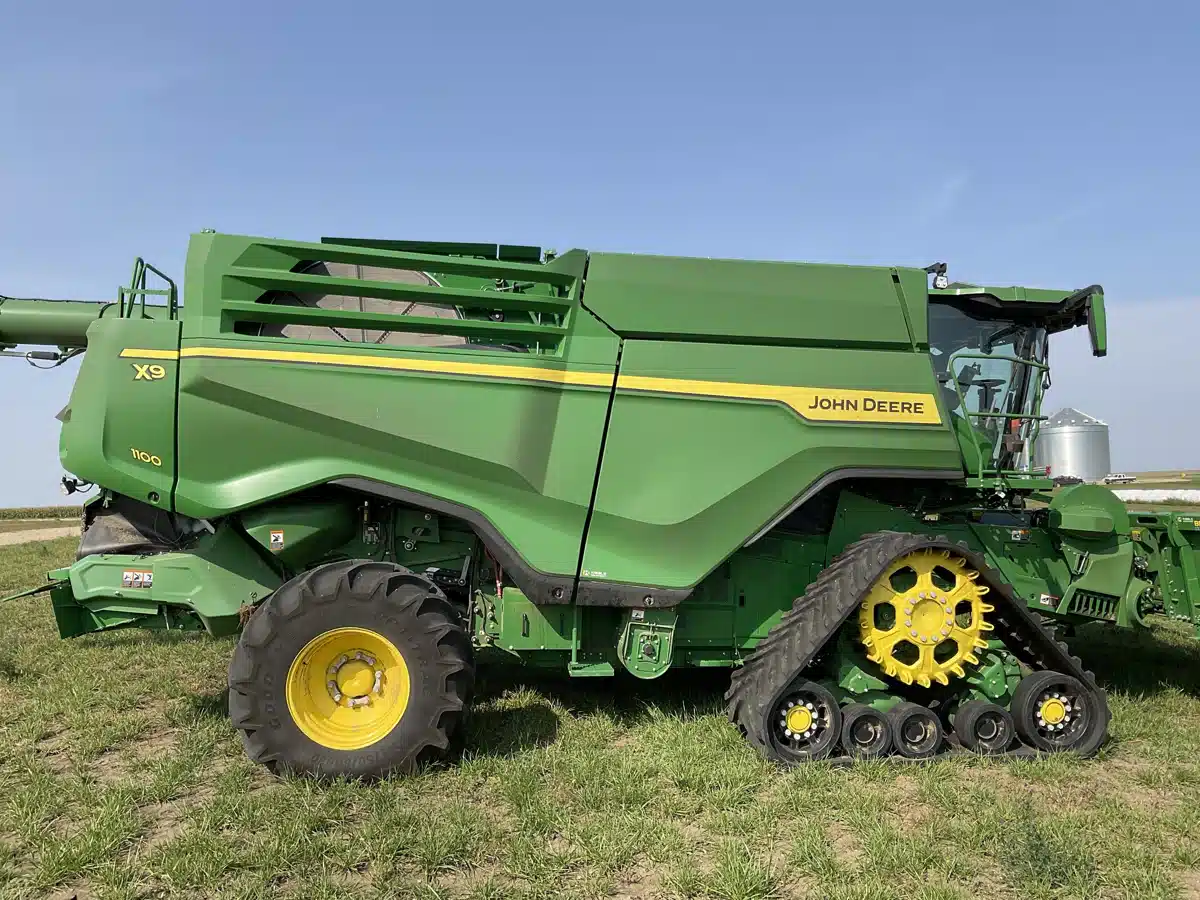 Gallery image 2 for 2024 John Deere X9 1100 Combine