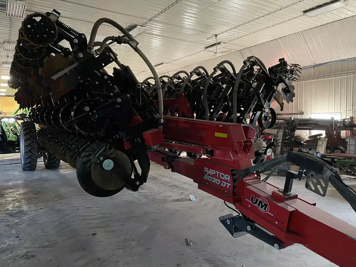 Gallery image 1 for 2022 Unverferth Raptor 2030 DT Strip Till