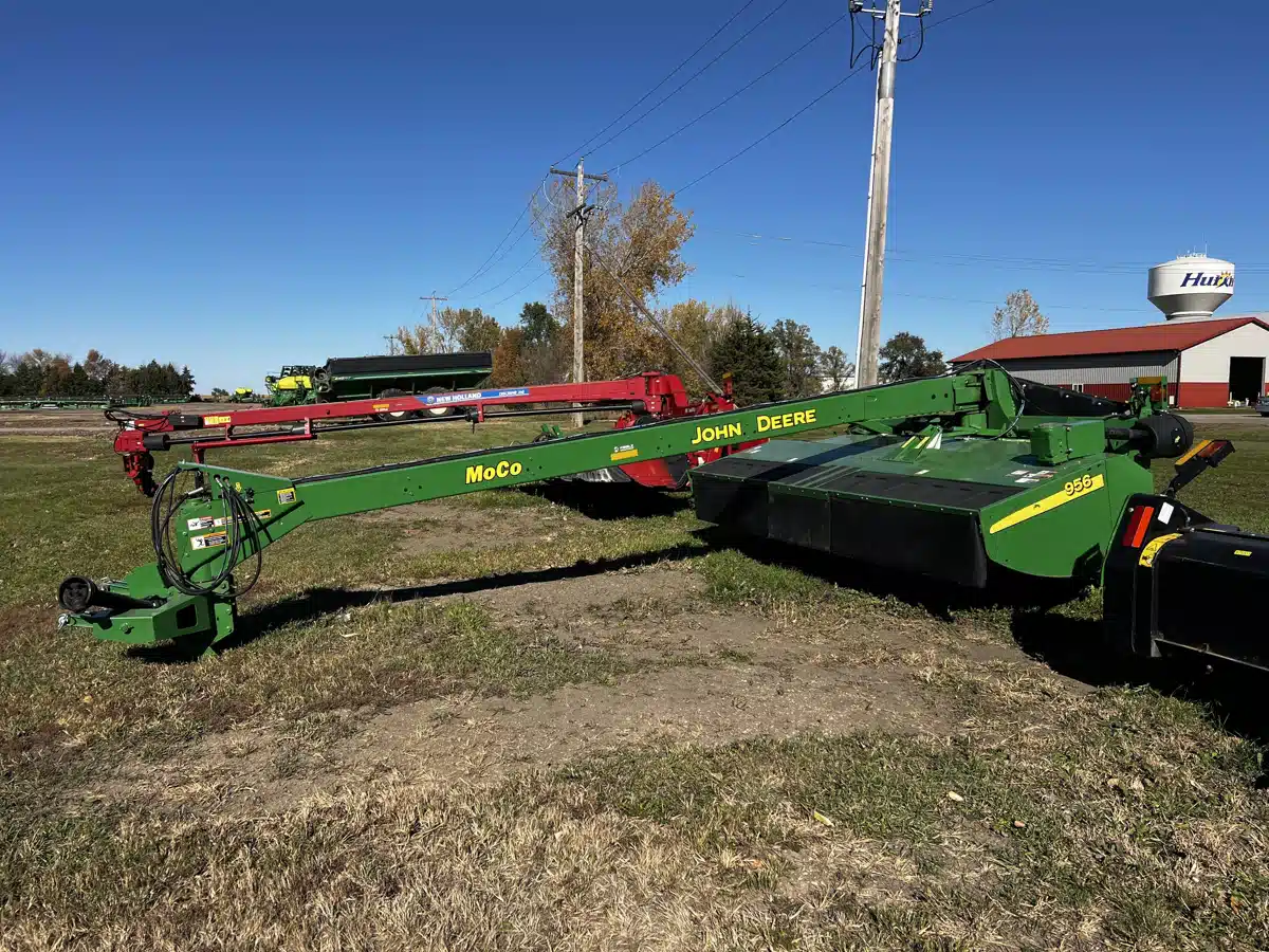 Gallery image 1 for 2020 John Deere 956 Disc Mower Conditioner