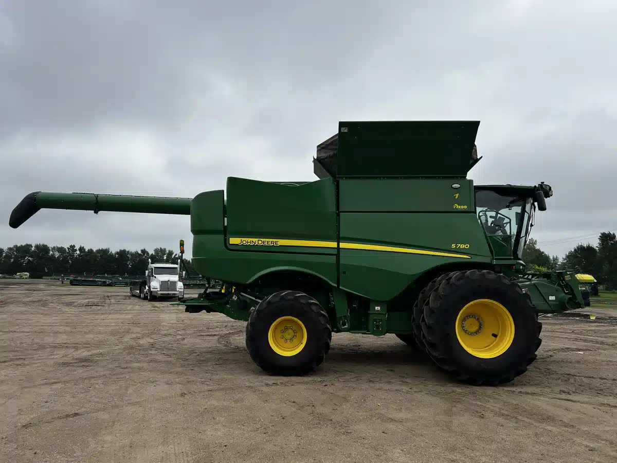 Gallery image 2 for 2023 John Deere S780 Combine