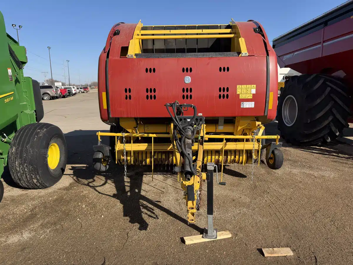 Photo de la Galerie 2 pour 2022 New Holland ROLL-BELT 560 Presse à Balle Ronde