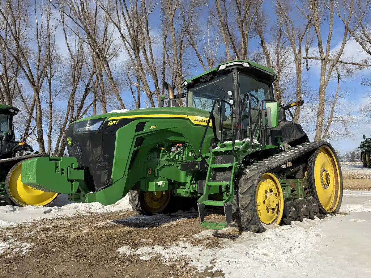 Gallery image 1 for 2020 John Deere 8RT 370 Tractor