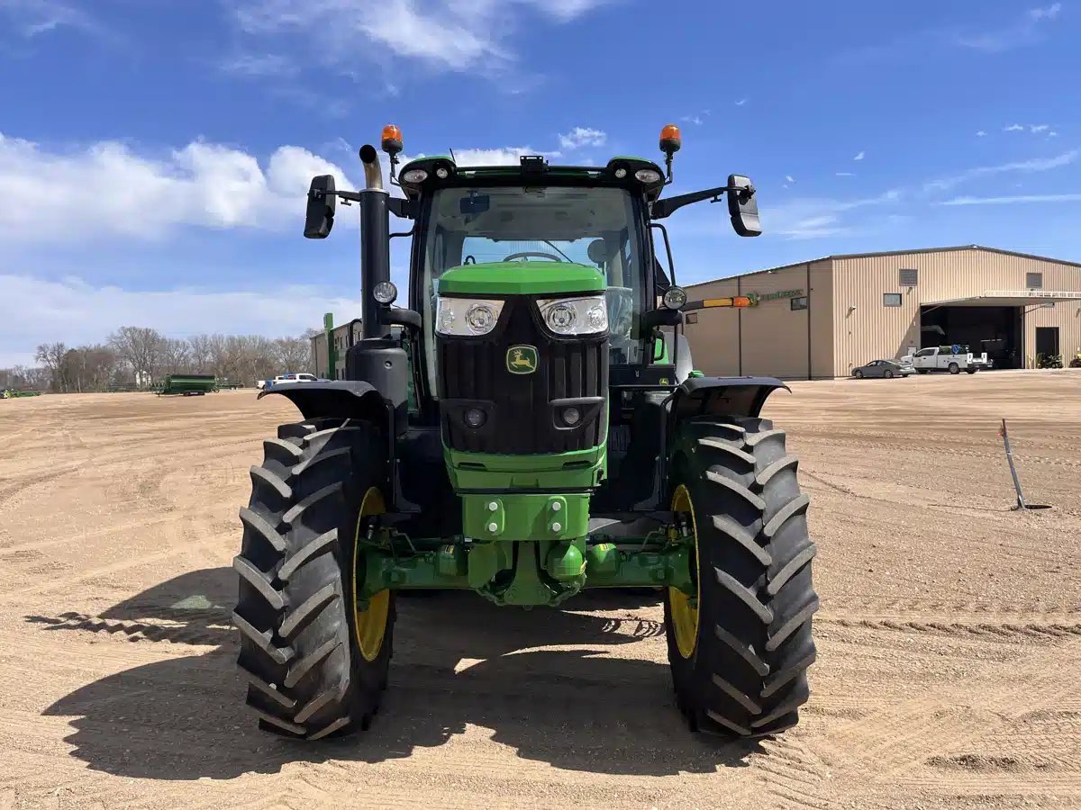 Photo de la Galerie 2 pour 2024 John Deere 6R 175 Tracteur