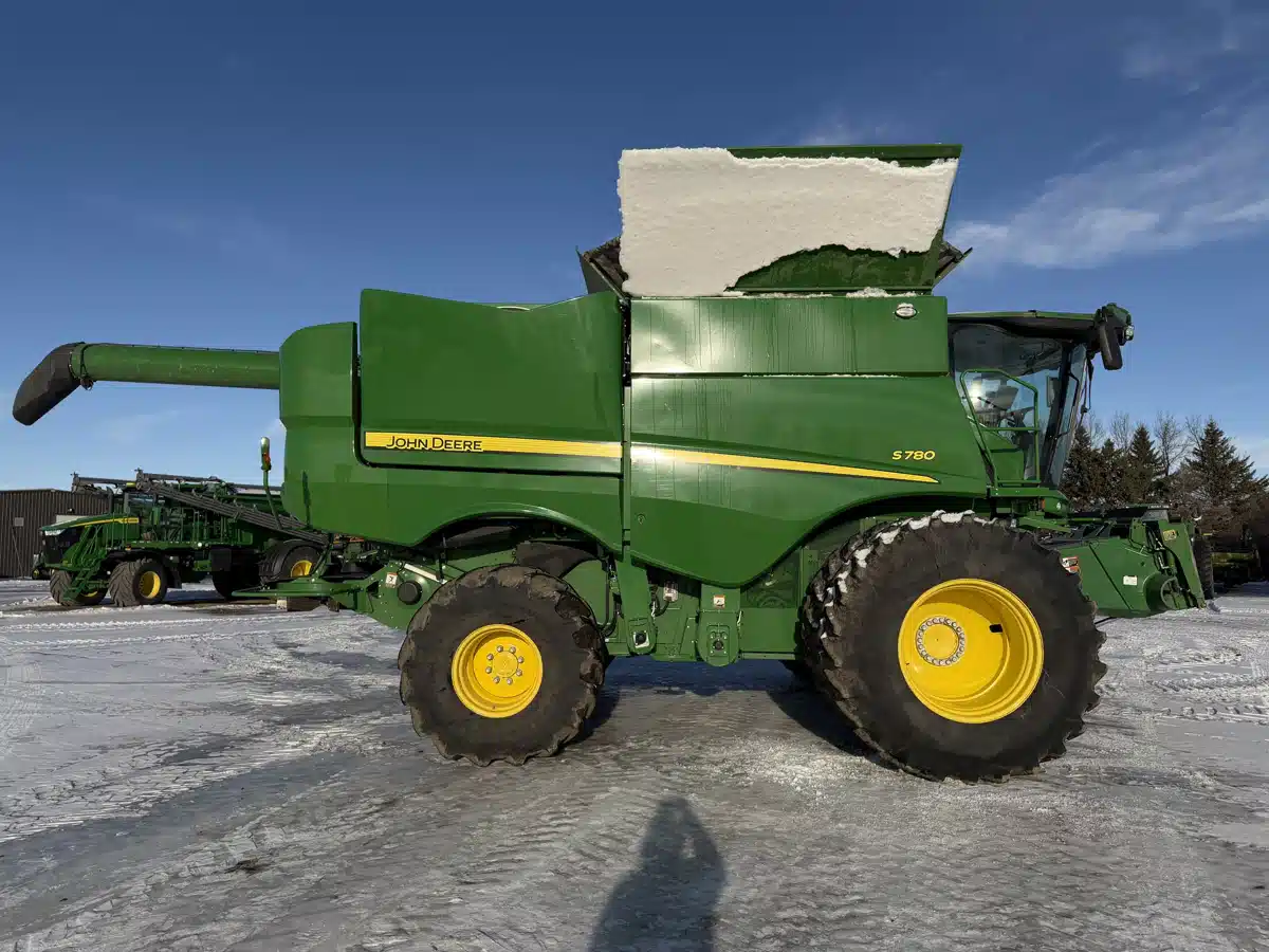 Gallery image 2 for 2023 John Deere S780 Combine
