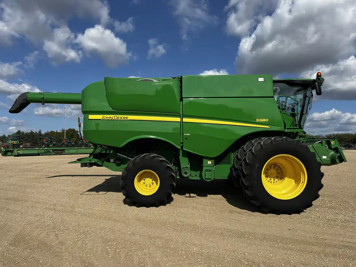 Gallery image 2 for 2013 John Deere S680 Combine