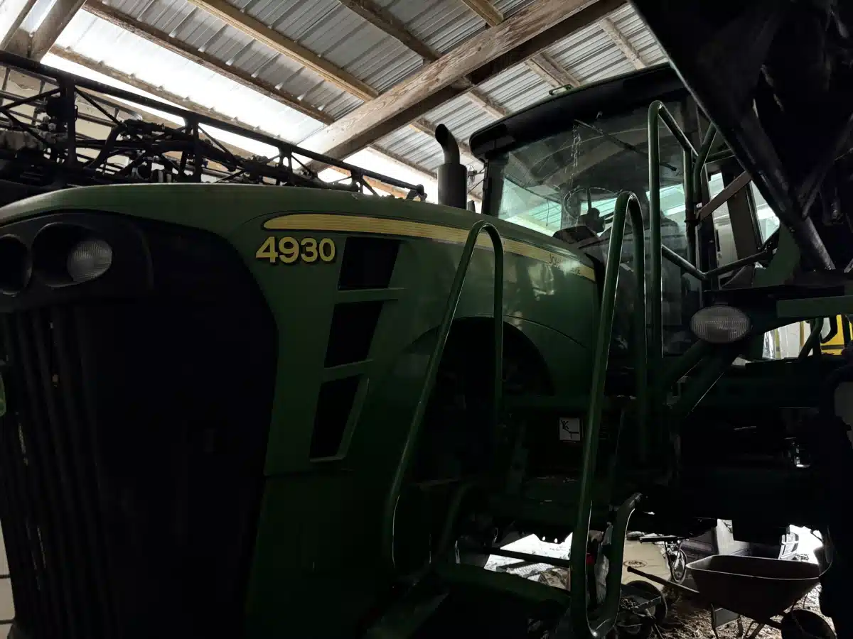 Gallery image 1 for 2010 John Deere 4930 Sprayer - Self Propelled