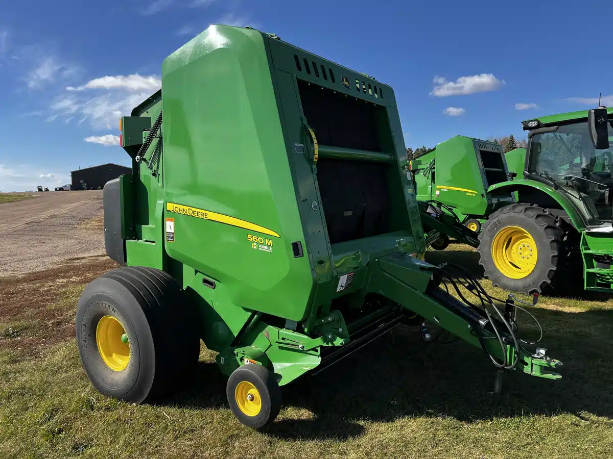 Gallery image 1 for 2021 John Deere 560M Round Baler