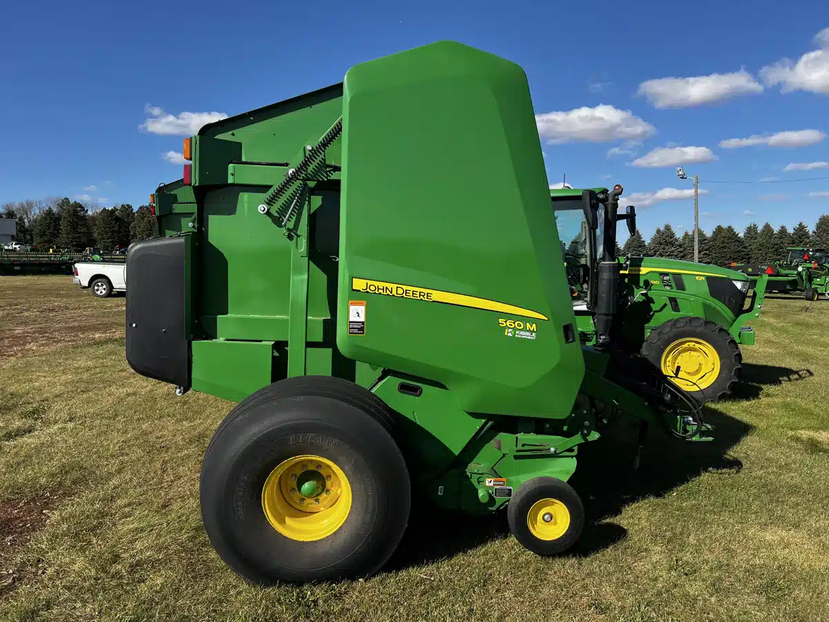 Gallery image 2 for 2021 John Deere 560M Round Baler