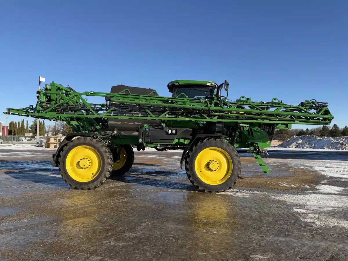 Gallery image 2 for 2024 John Deere 412R Sprayer - Self Propelled