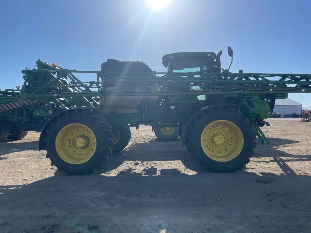 Gallery image 1 for 2019 John Deere R4045 Sprayer - Self Propelled