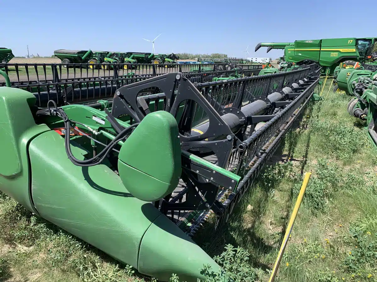 Gallery image 1 for 2019 John Deere 735FD Header - Draper