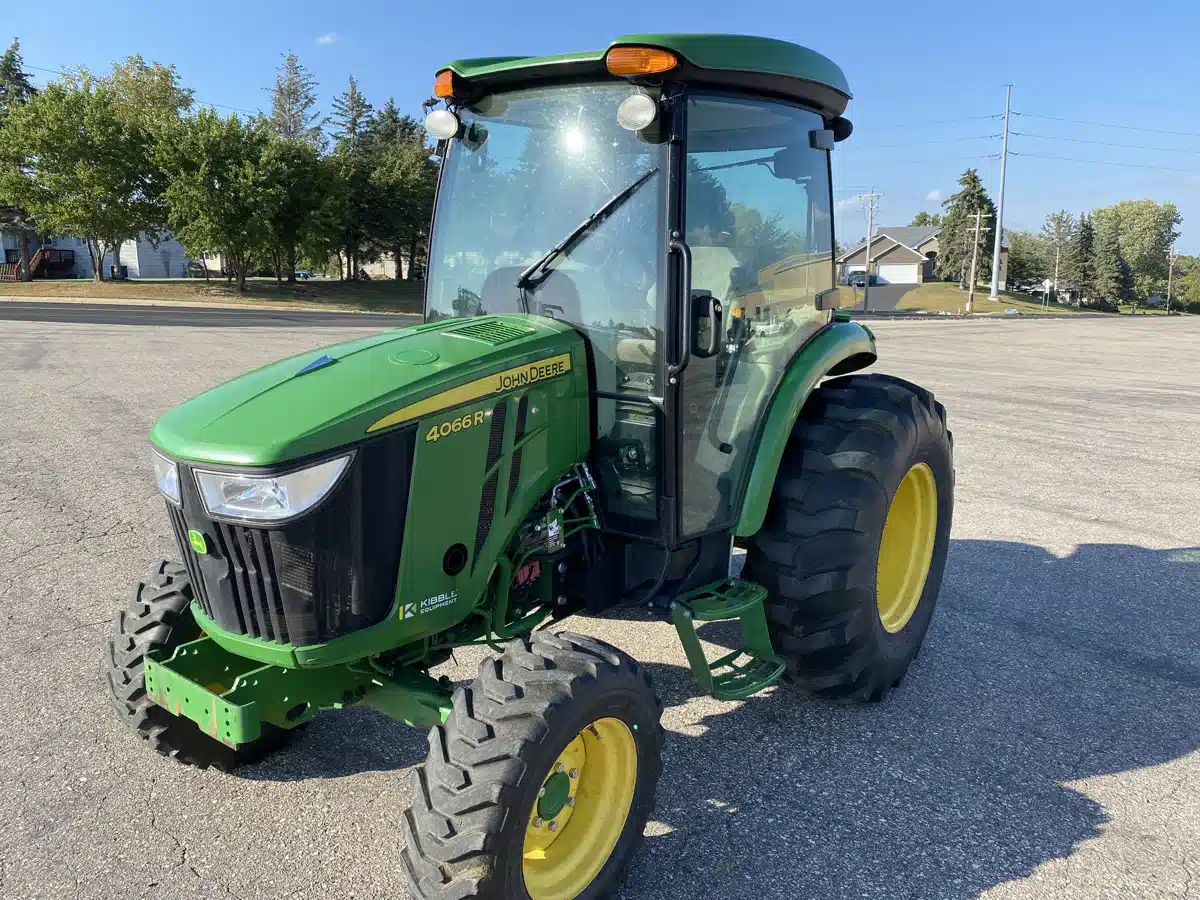 Gallery image 1 for 2019 John Deere 4066R Tractor