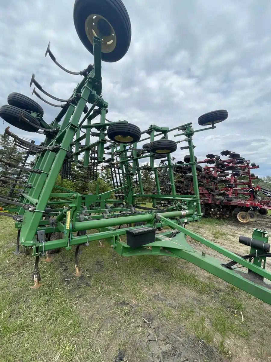 Gallery image 1 for 2008 John Deere 2210 Cultivator