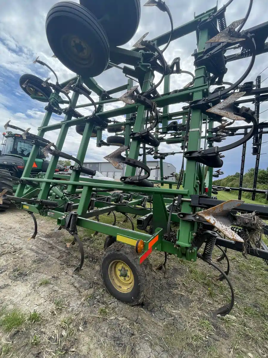 Gallery image 2 for 2008 John Deere 2210 Cultivator