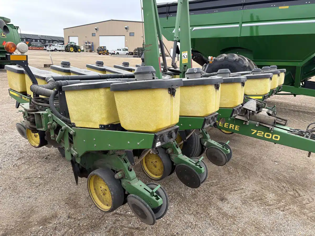 Gallery image 2 for 1989 John Deere 7200 Planter