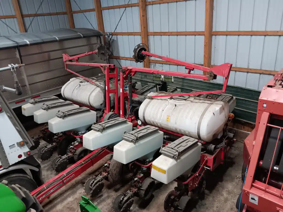 Gallery image 1 for 2013 Oliver 8200 Planter