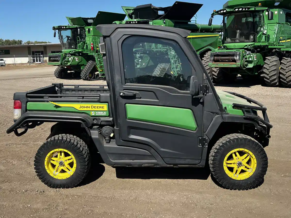 Gallery image 2 for 2023 John Deere XUV 835M Utility Vehicle
