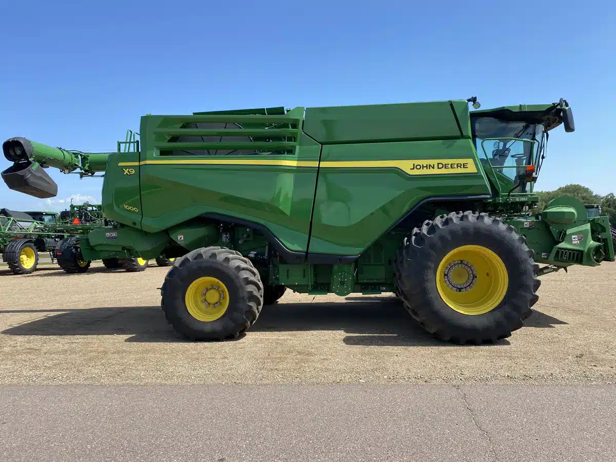 Gallery image 2 for 2024 John Deere X9 1000 Combine