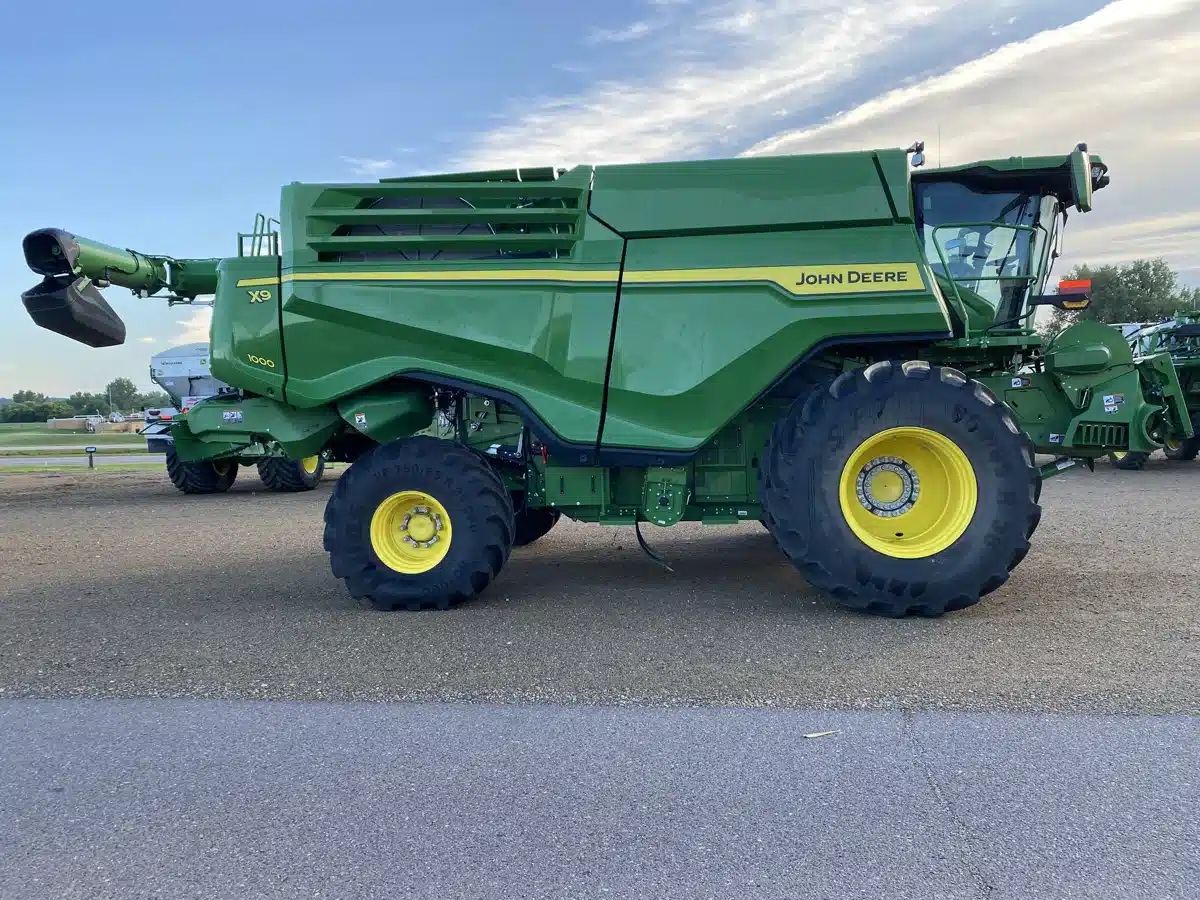 Gallery image 2 for 2024 John Deere X9 1000 Combine