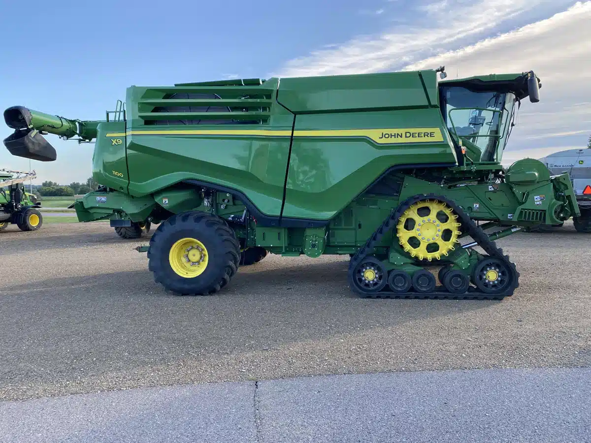 Gallery image 2 for 2024 John Deere X9 1100 Combine