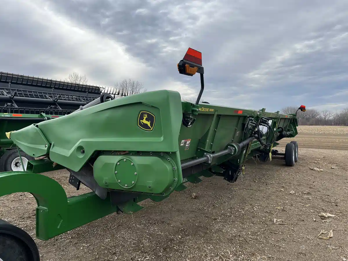 Gallery image 2 for 2024 John Deere C18R Header - Row Crop