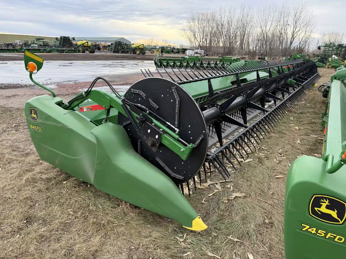 Gallery image 1 for 2018 John Deere 645FD Header - Draper