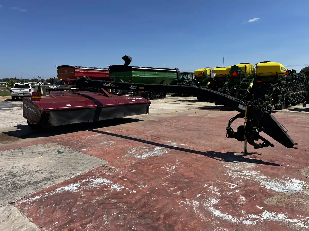 Gallery image 1 for 2010 MacDon R80 Disc Mower Conditioner