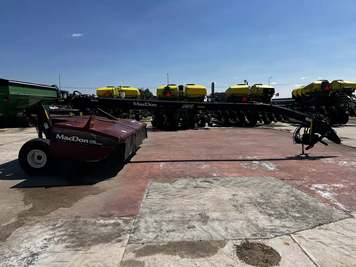 Gallery image 2 for 2010 MacDon R80 Disc Mower Conditioner