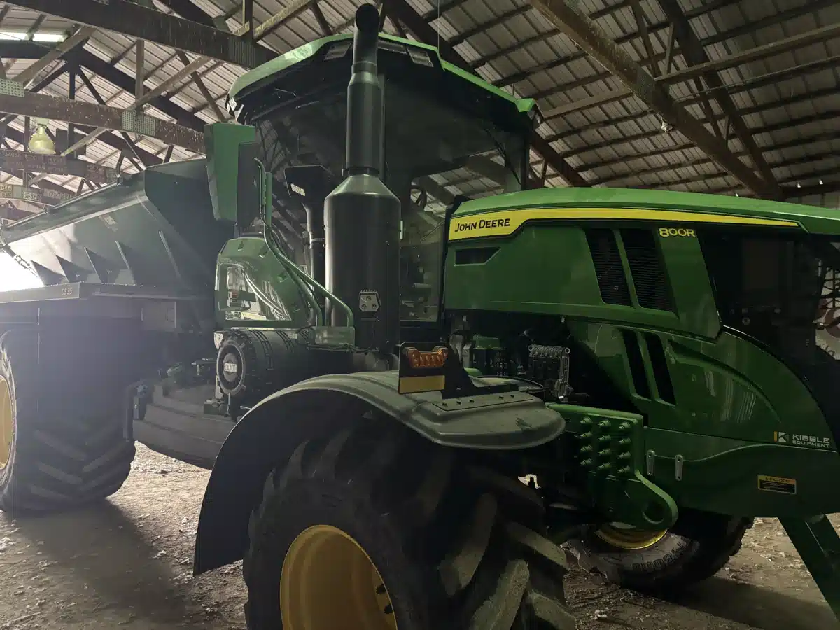 Gallery image 1 for 2024 John Deere 800R Anhydrous Applicator