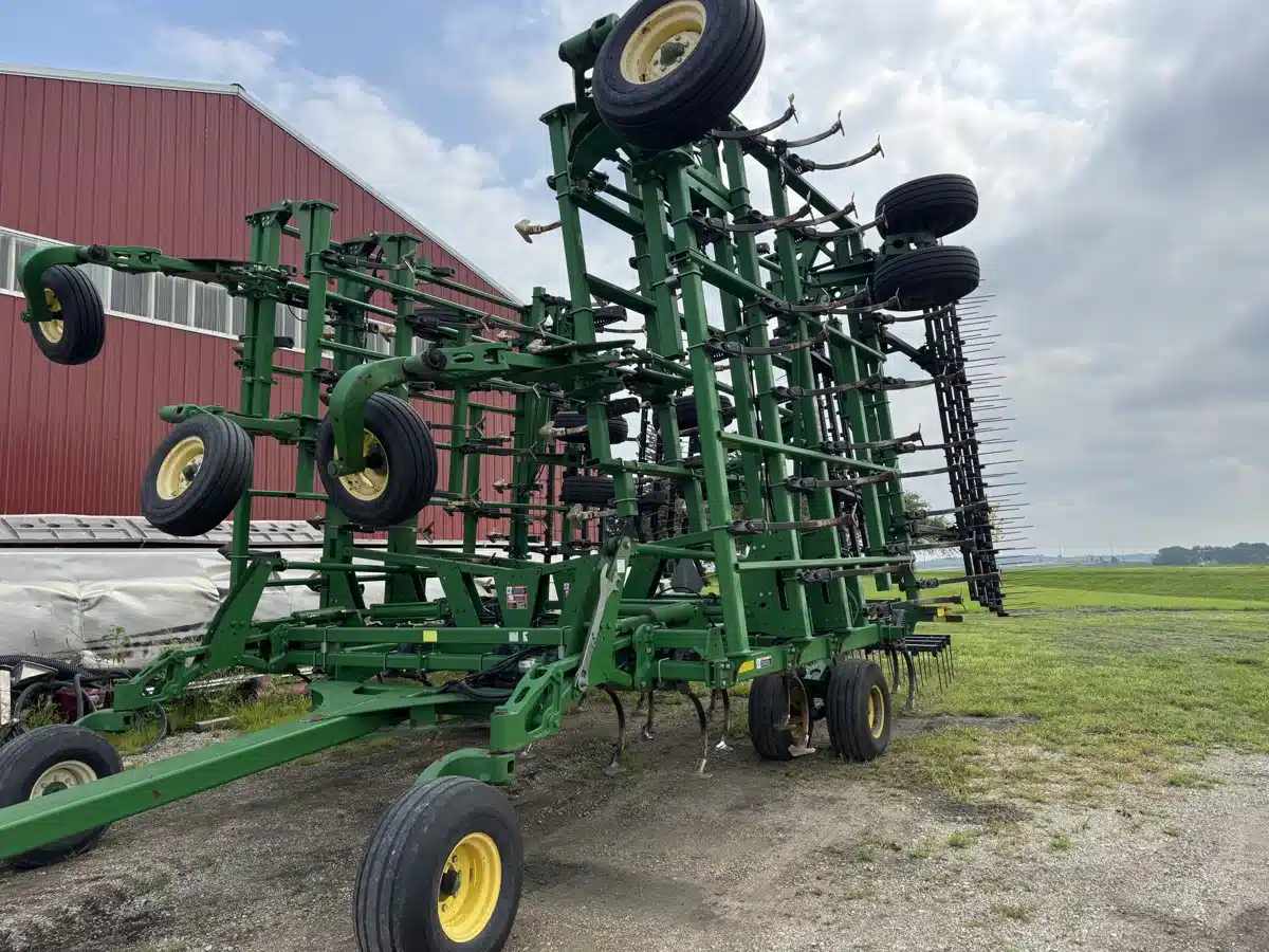 Gallery image 2 for 2012 John Deere 2210 Cultivator