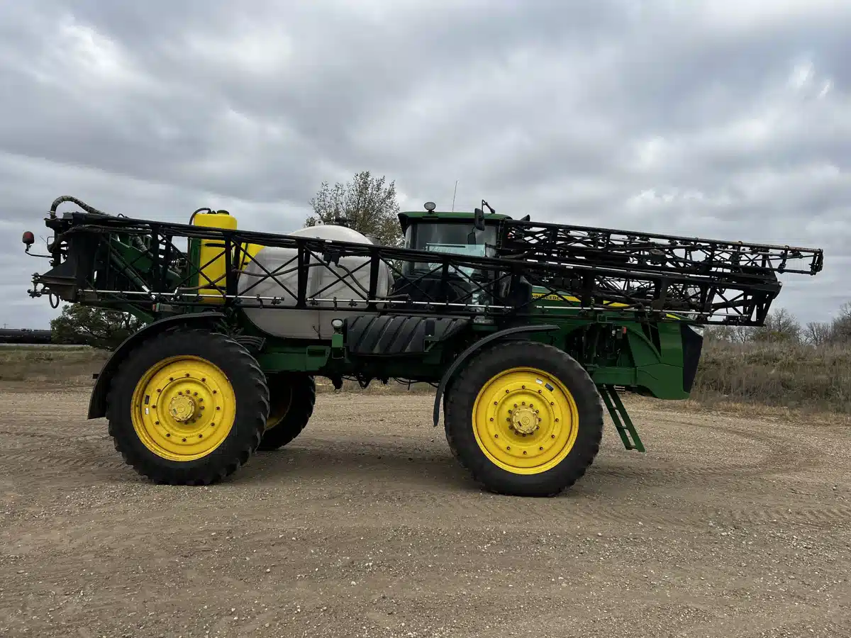 Gallery image 2 for 2013 John Deere 4940 Sprayer - Self Propelled