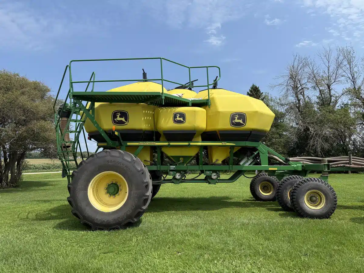 Gallery image 2 for 2008 John Deere 1890 Air Drill