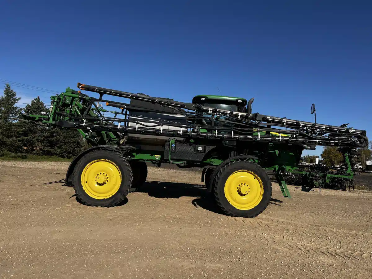 Gallery image 2 for 2021 John Deere R4044 Sprayer - Self Propelled